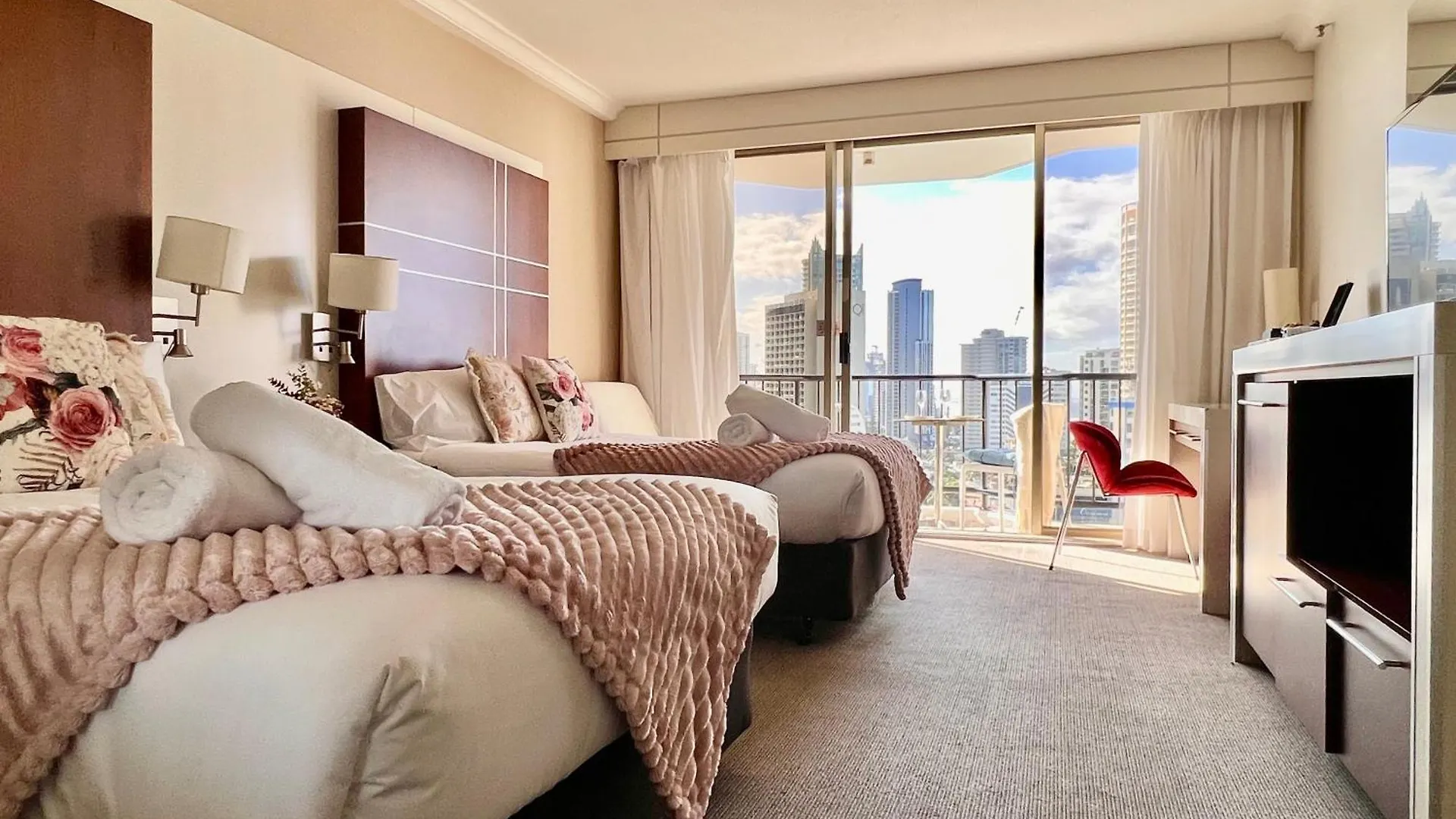 Ocean Front Studio, 2Beds, Free Wi-Fi Gold Coast Apartment