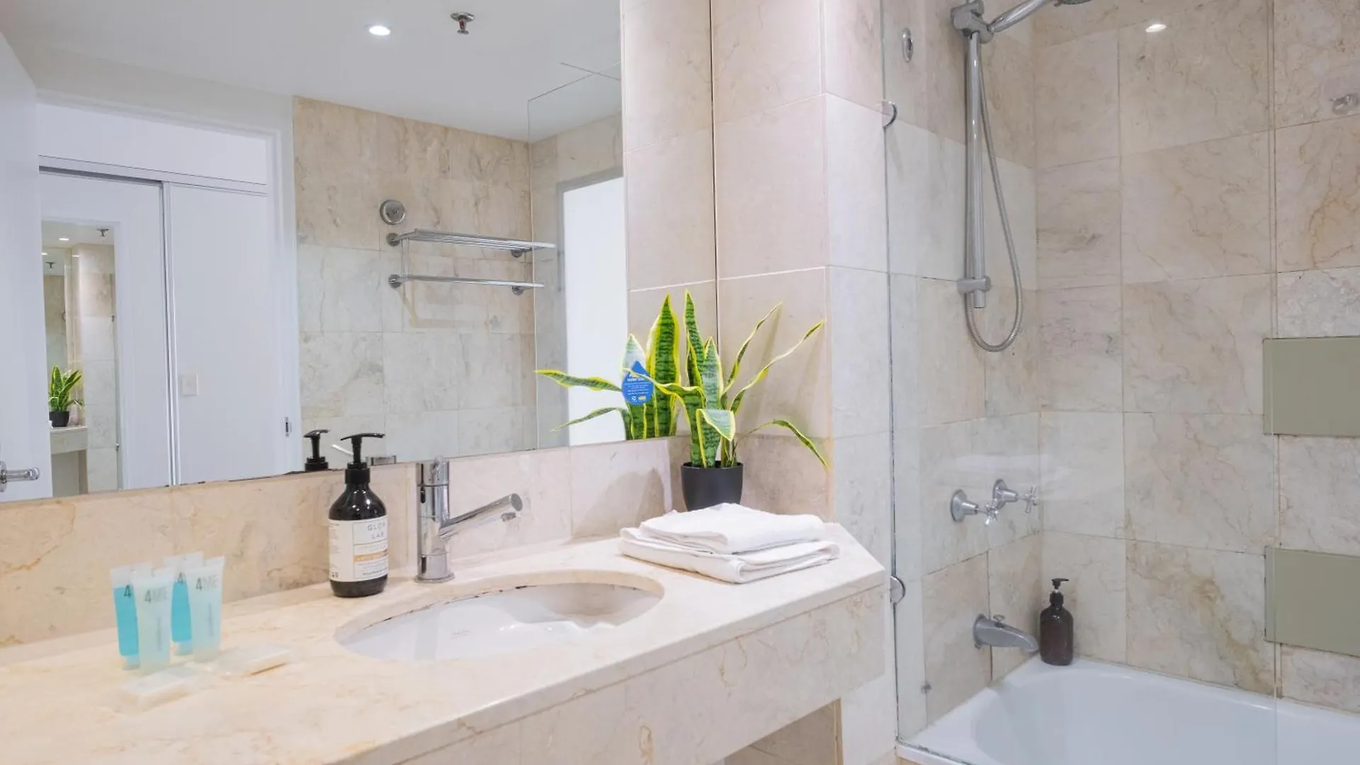 Apartment Ocean Front Studio, 2Beds, Free Wi-Fi Gold Coast