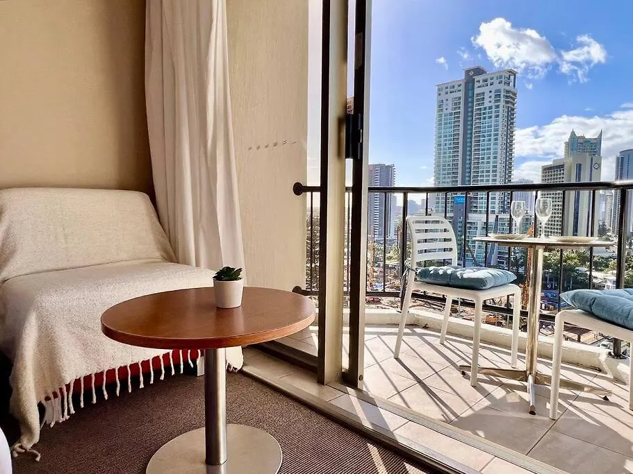 Ocean Front Studio, 2Beds, Free Wi-Fi Gold Coast